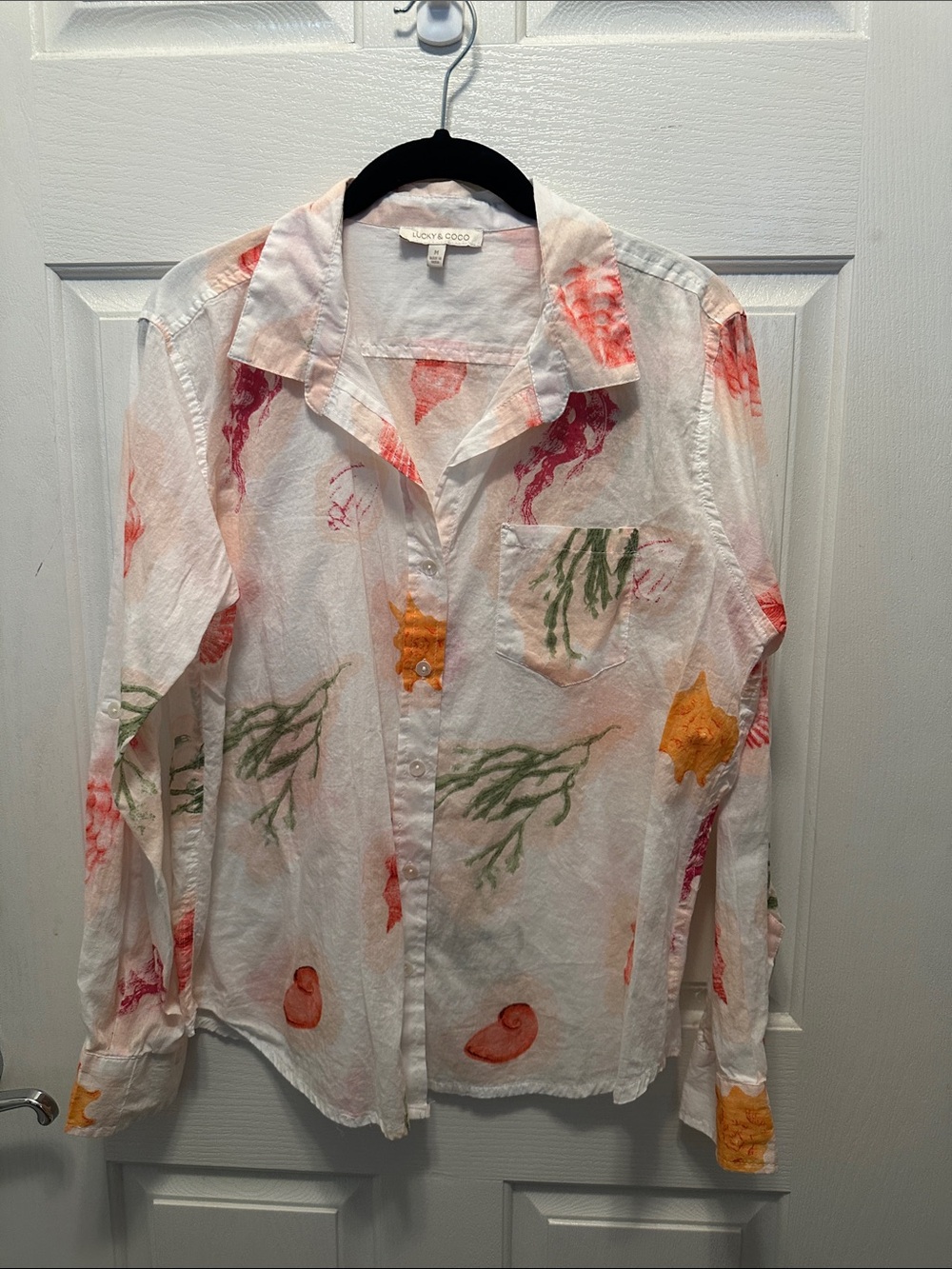 Seashell-Print White Button-Down Cotton Shirt with Coral Accents Size M